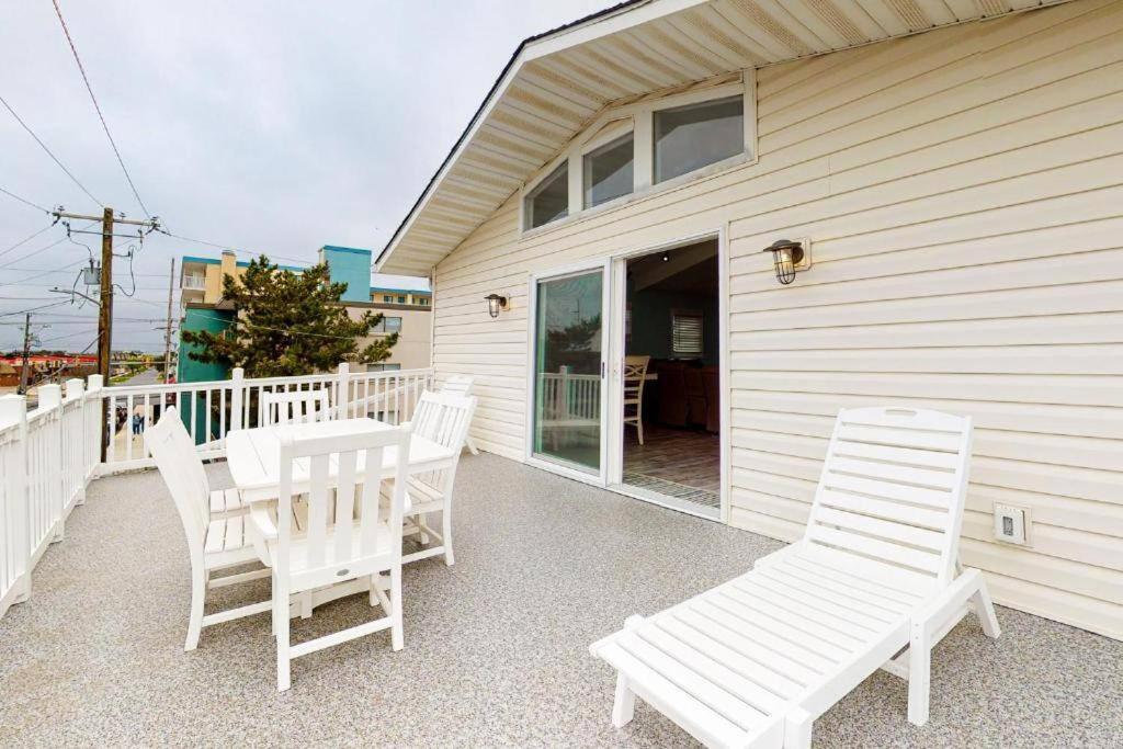 The Orange Crush - 5BR Beachfront Family Retreat view 3