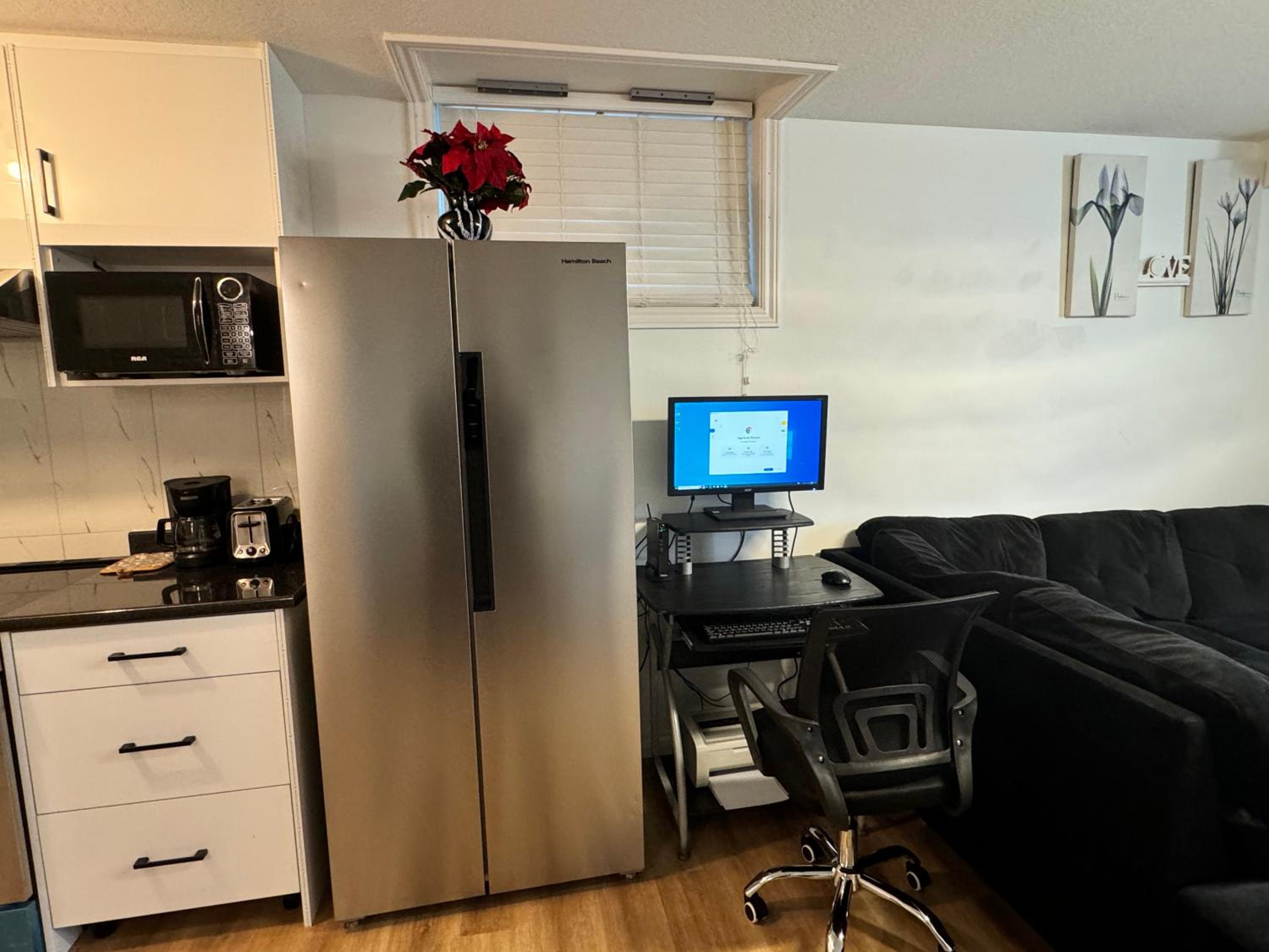 Cozy Haven 2 bedroom Basement apartment with Treated water