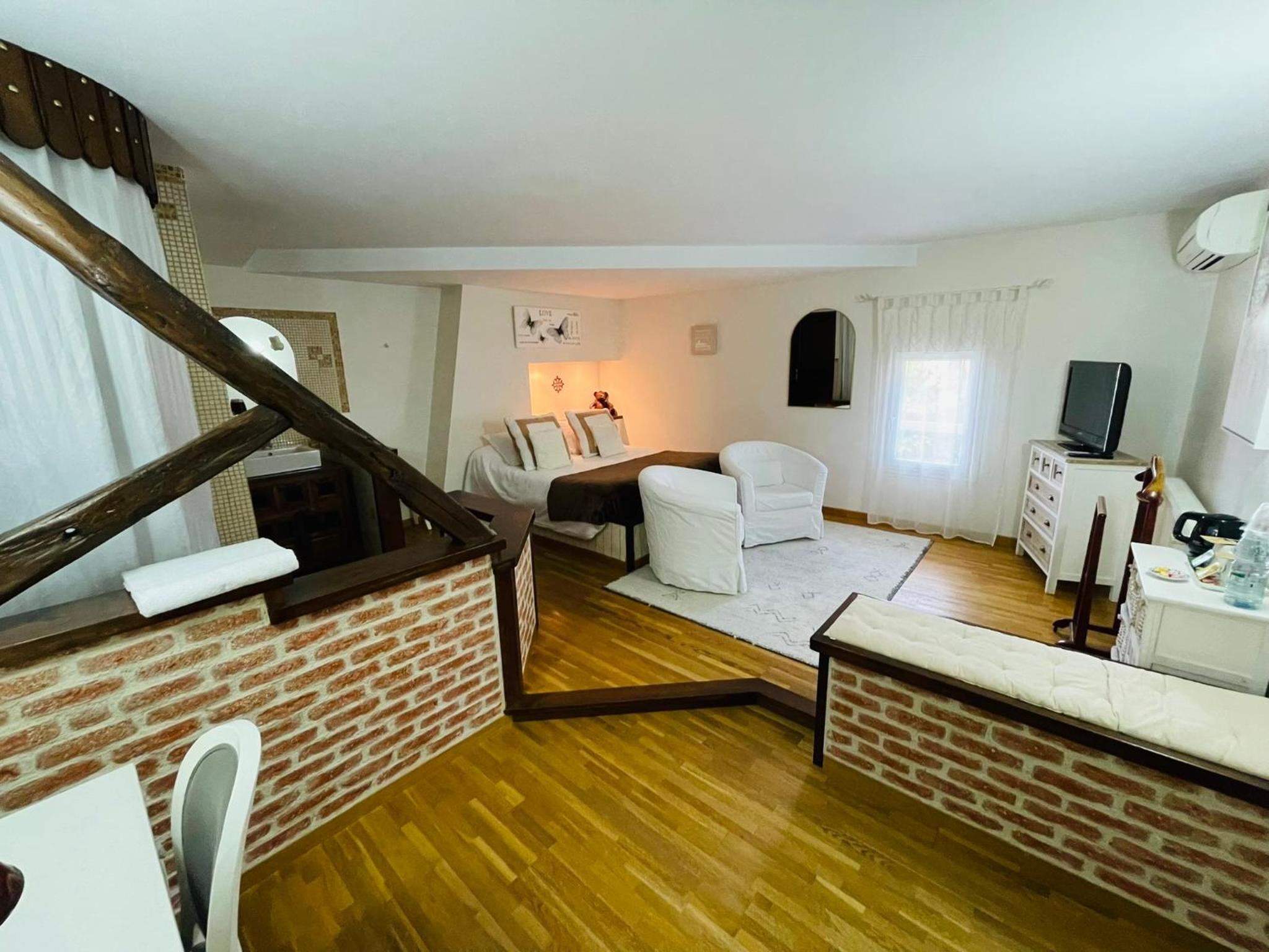 Photo 12