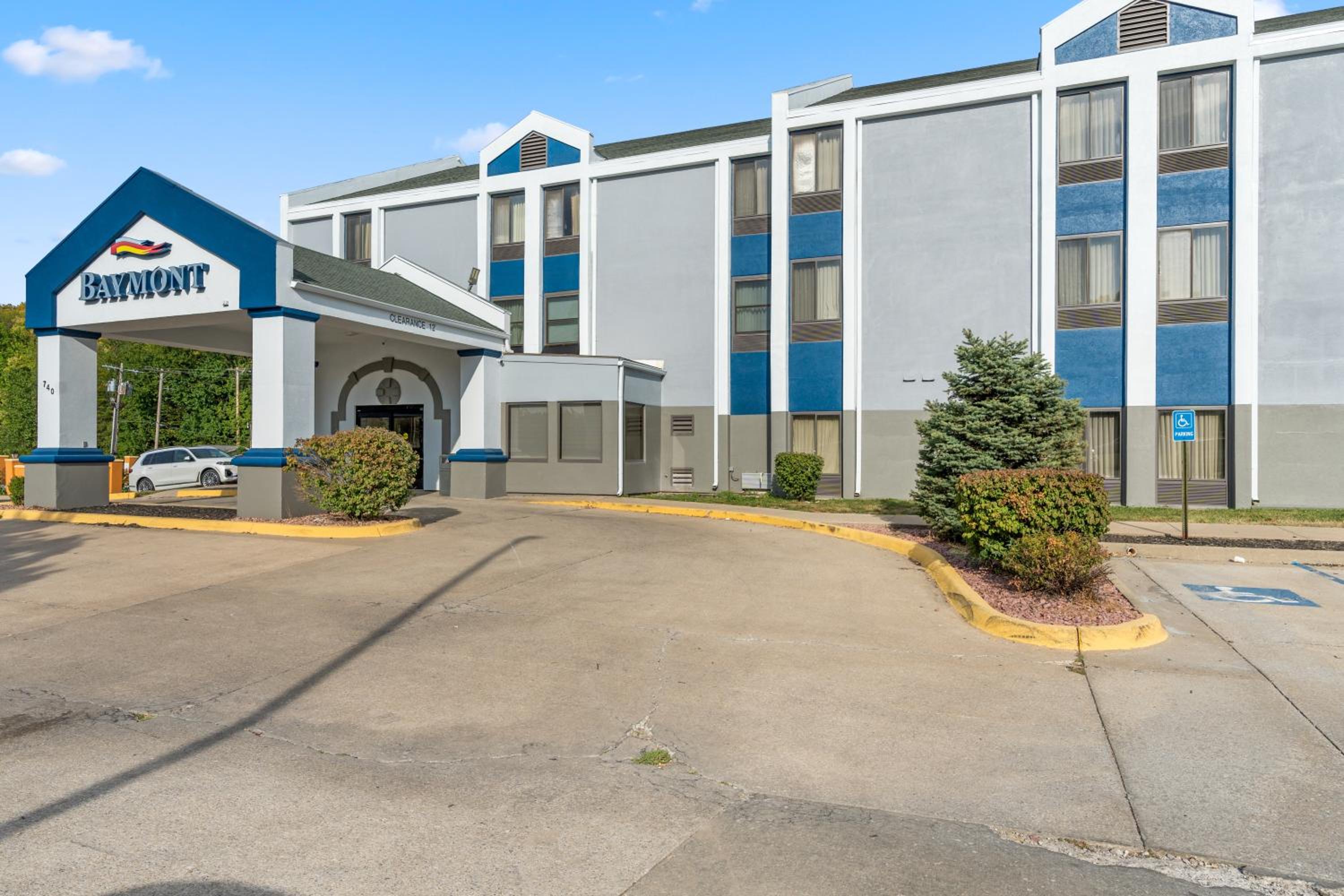 Lawrence Vacations - Baymont by Wyndham Lawrence - Property Image 1