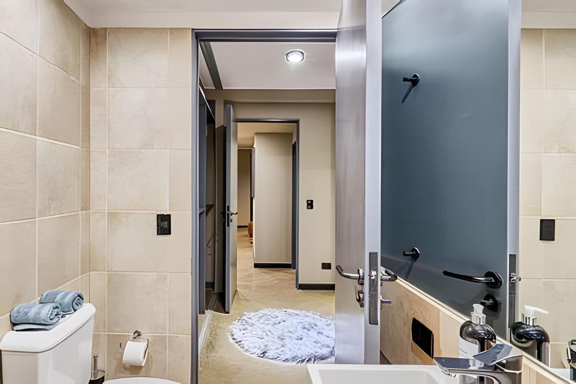2 Suites Great Views, Pool, Gym in Best Location!