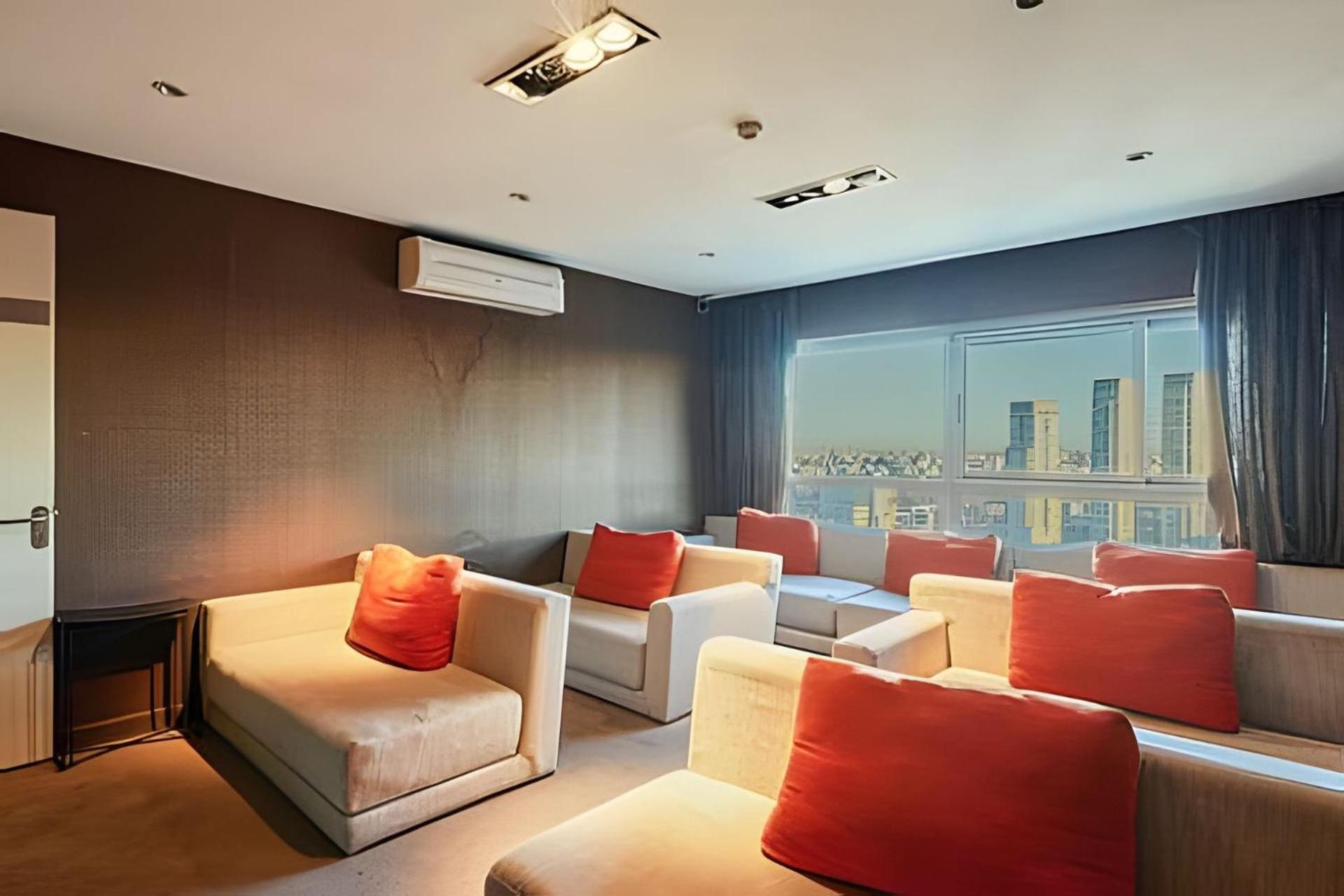 2 Suites Great Views, Pool, Gym in Best Location!
