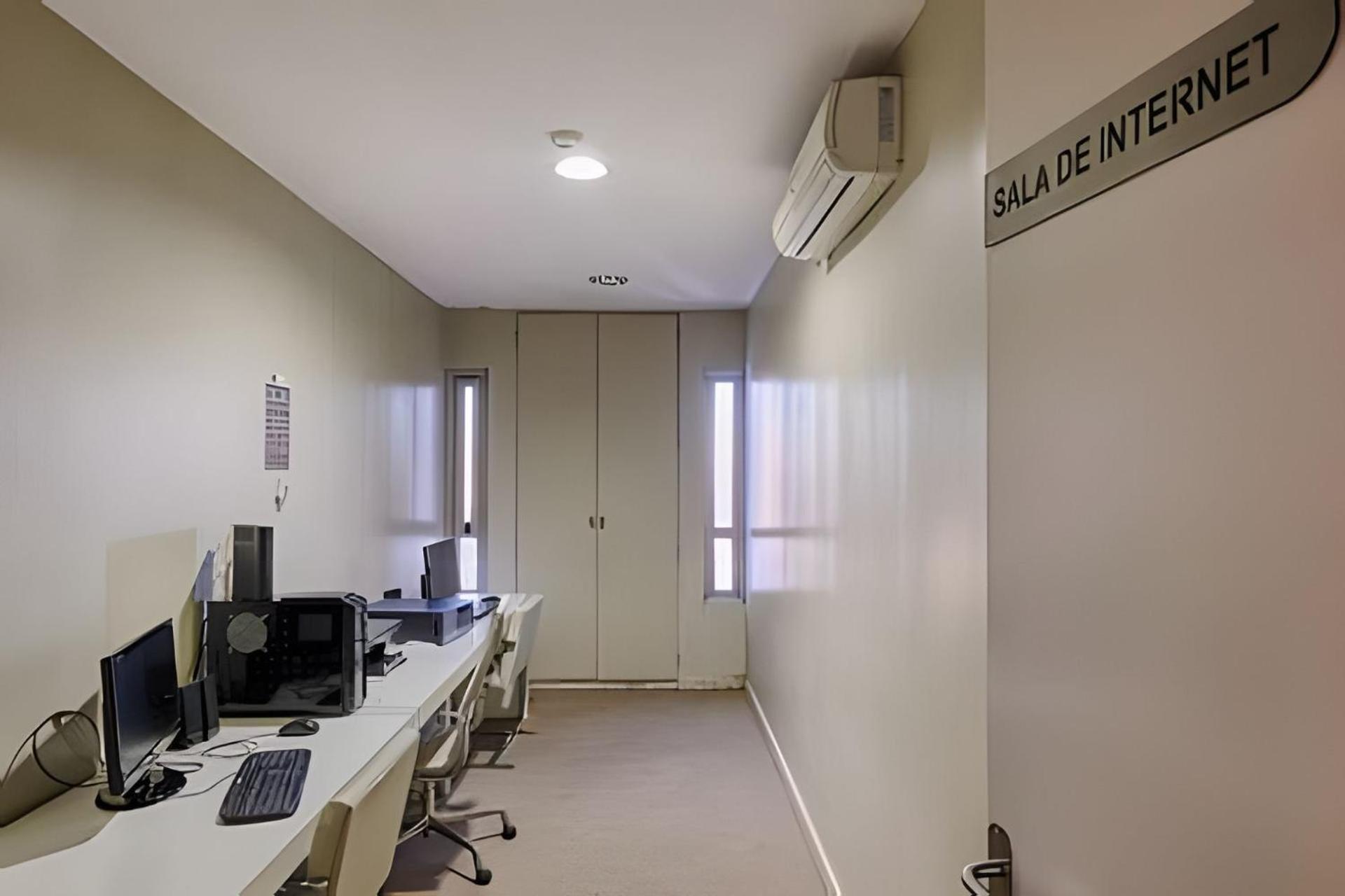 2 Suites Great Views, Pool, Gym in Best Location!