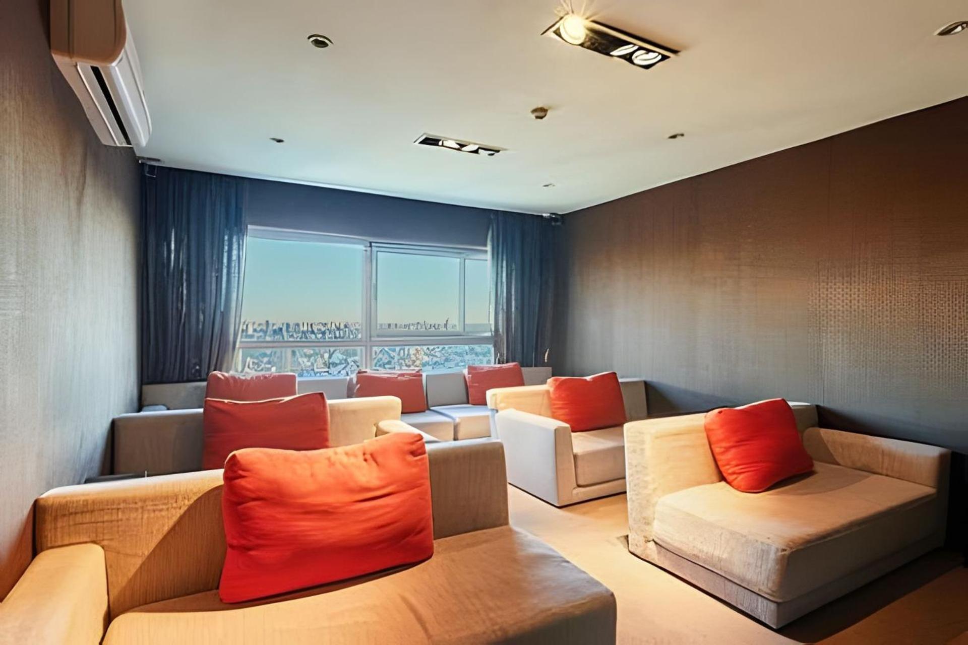 2 Suites Great Views, Pool, Gym in Best Location!