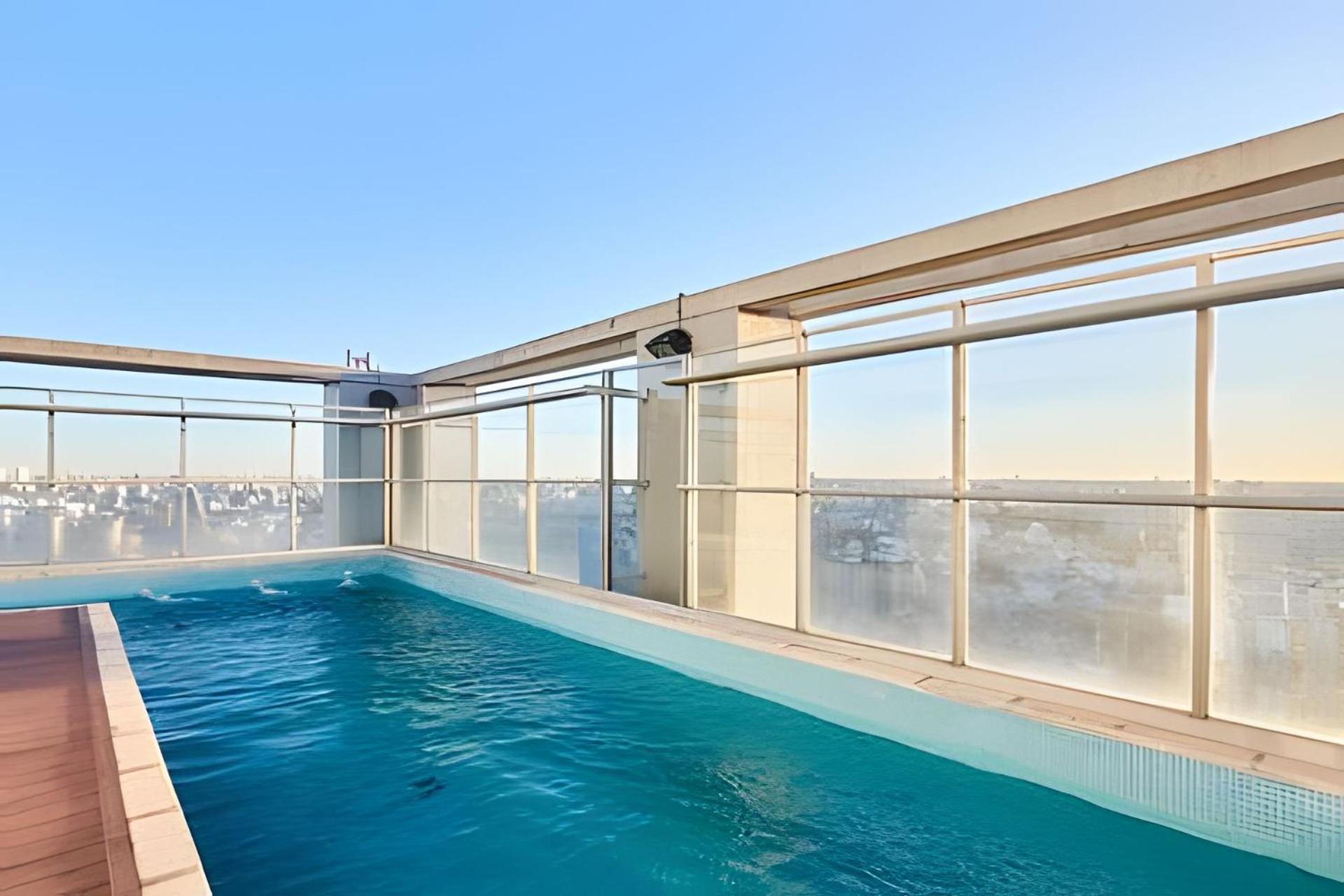2 Suites Great Views, Pool, Gym in Best Location!