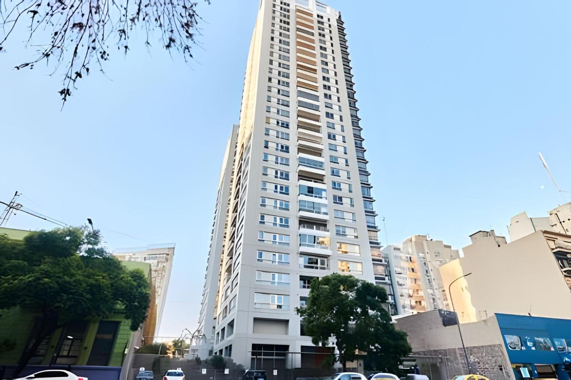 2 Suites Great Views, Pool, Gym in Best Location!