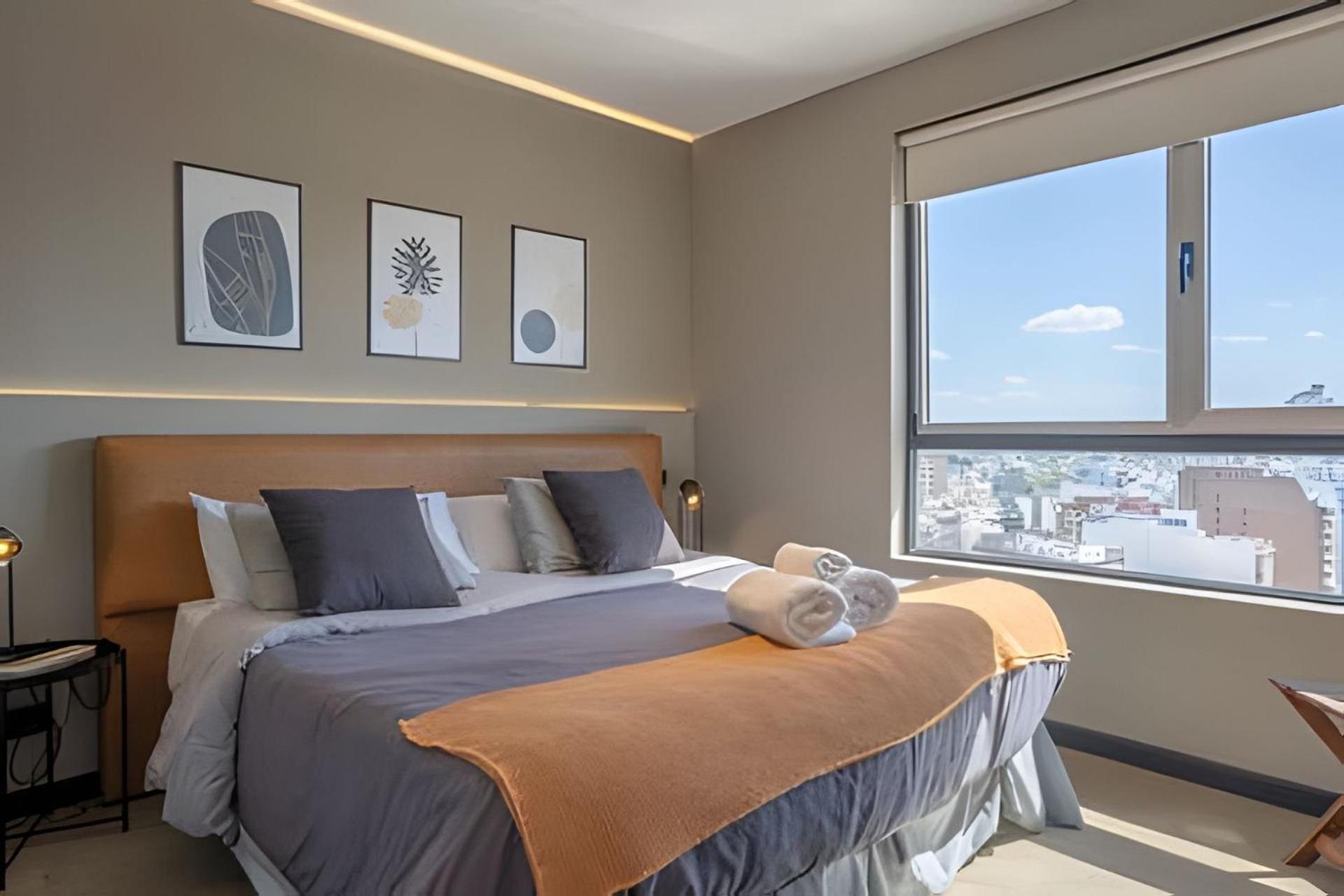 2 Suites Great Views, Pool, Gym in Best Location!