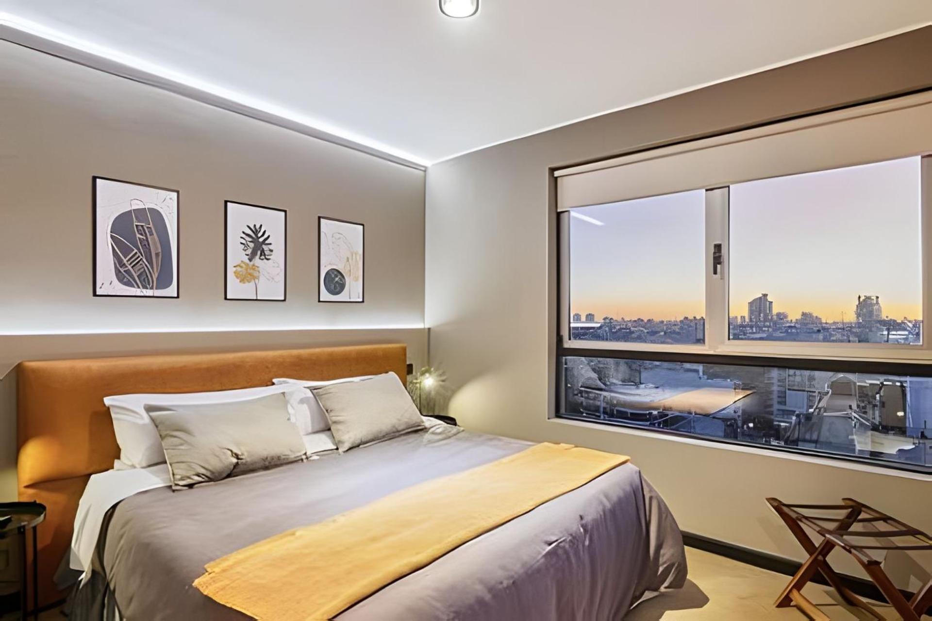 2 Suites Great Views, Pool, Gym in Best Location!