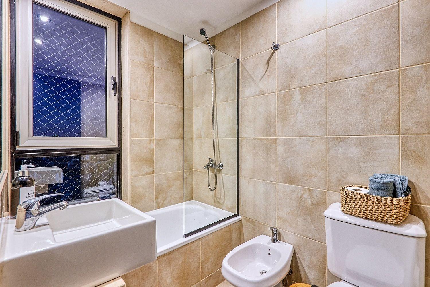 2 Suites Great Views, Pool, Gym in Best Location!