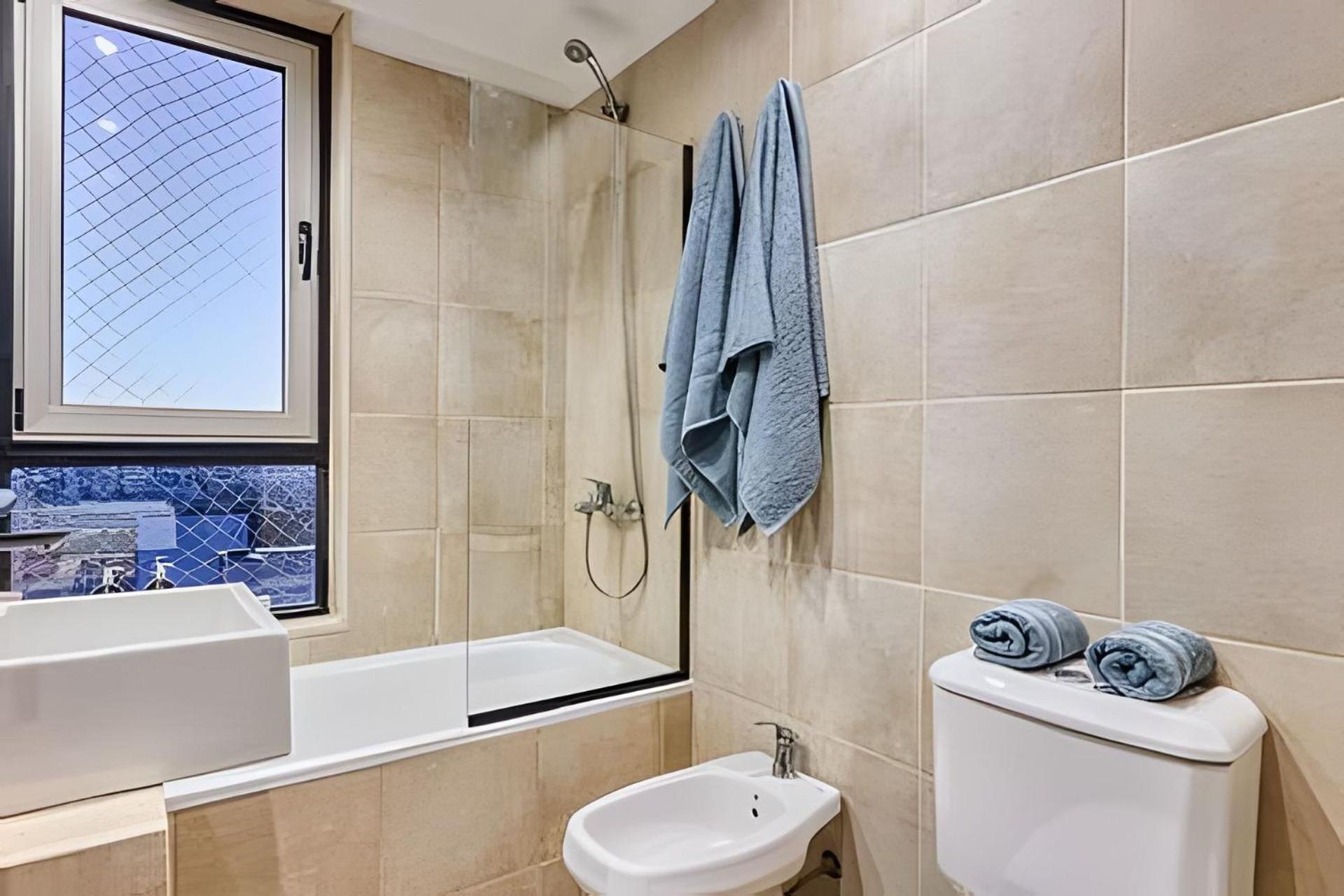 2 Suites Great Views, Pool, Gym in Best Location!