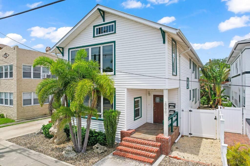 Downtown Loft with Parking - Steps to Restaurants & Nightlife view 4