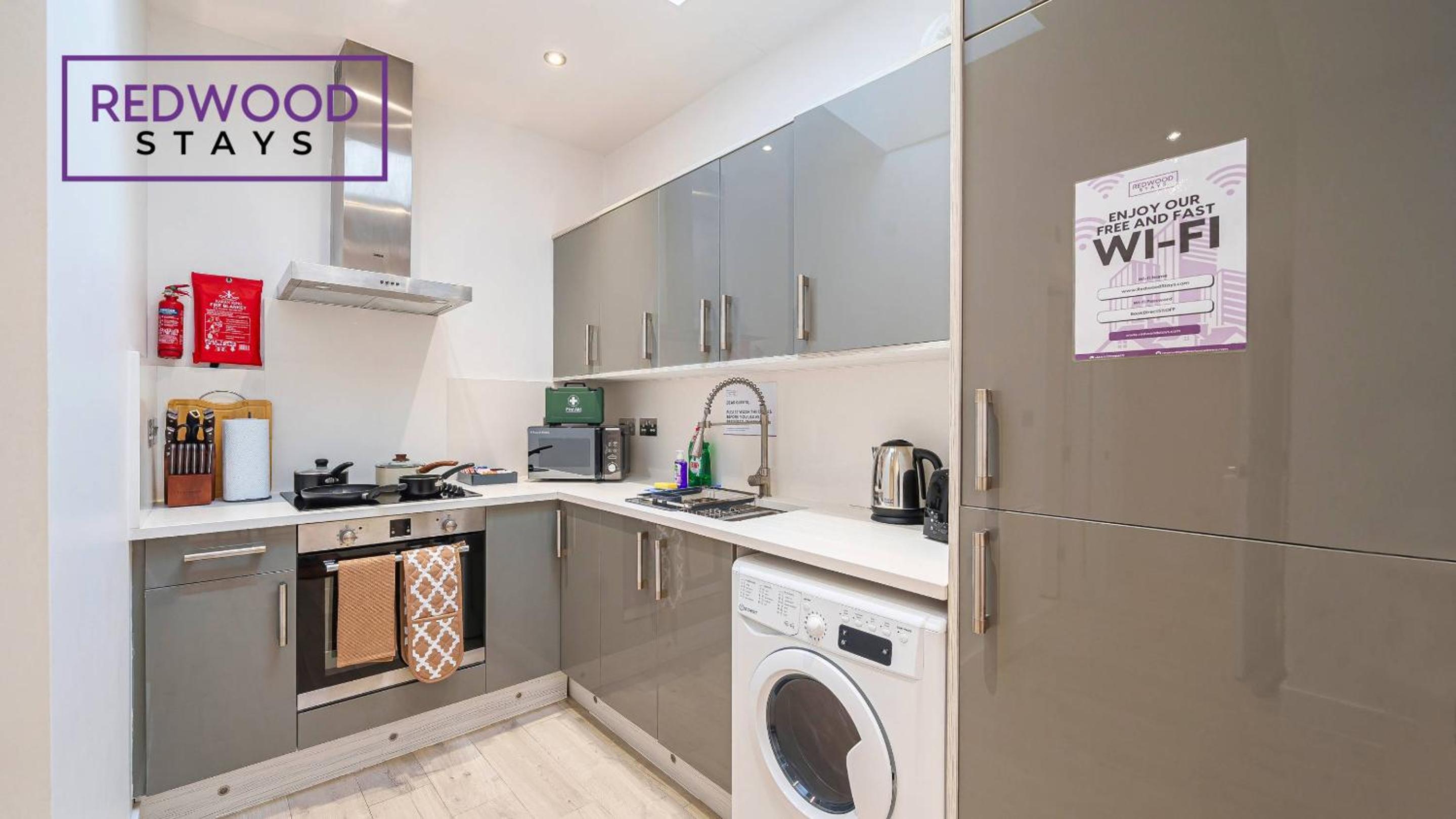 1 Bed 1 Bath Town Center Apartments For Corporates & Contractors, WiFi, Netflix and Parking on Selected Units By Redwood Stays view 2