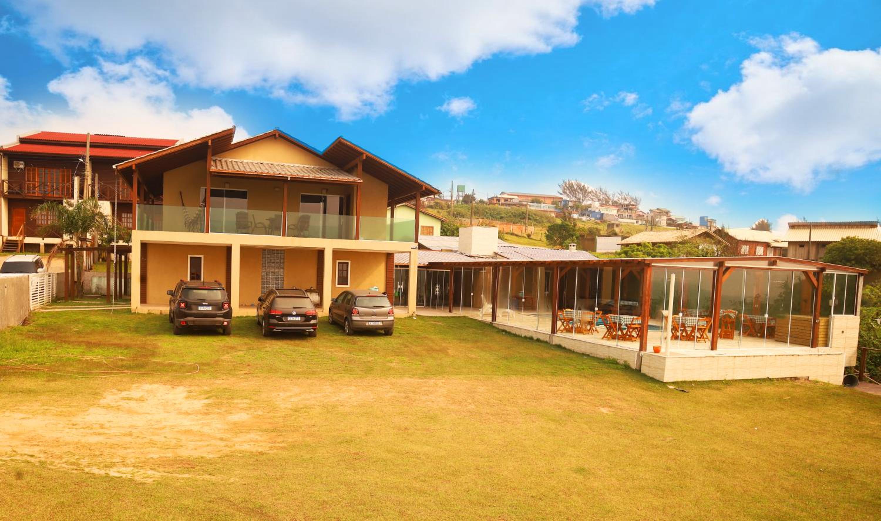 Chalé com Piscina Aquecida - a 200m do Mar, Vista Panorâmica da Praia, Sala de Jogos, Academia e Área de Churrasco