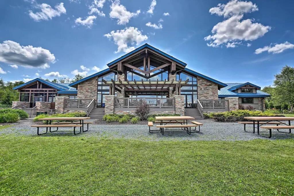 Pocono Lake House Beach, AC