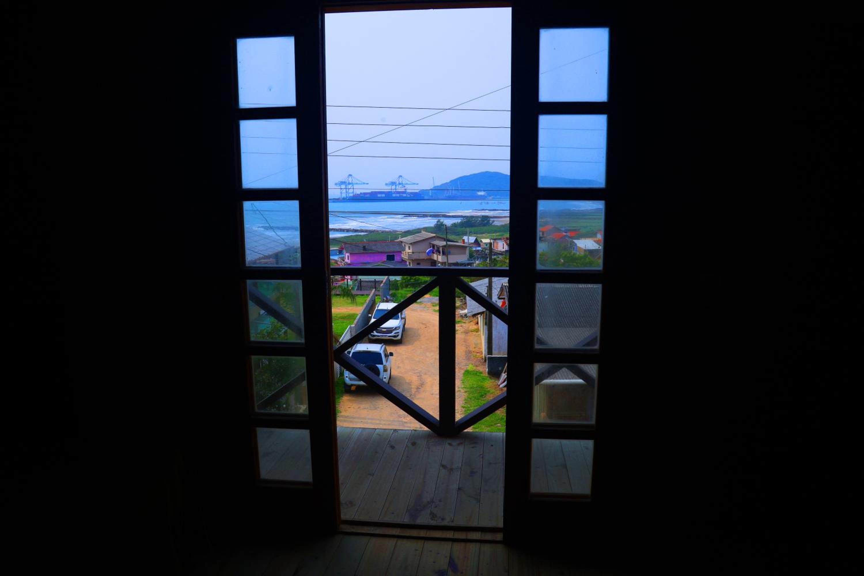 Chalé com Piscina Aquecida - a 200m do Mar, Vista Panorâmica da Praia, Sala de Jogos, Academia e Área de Churrasco