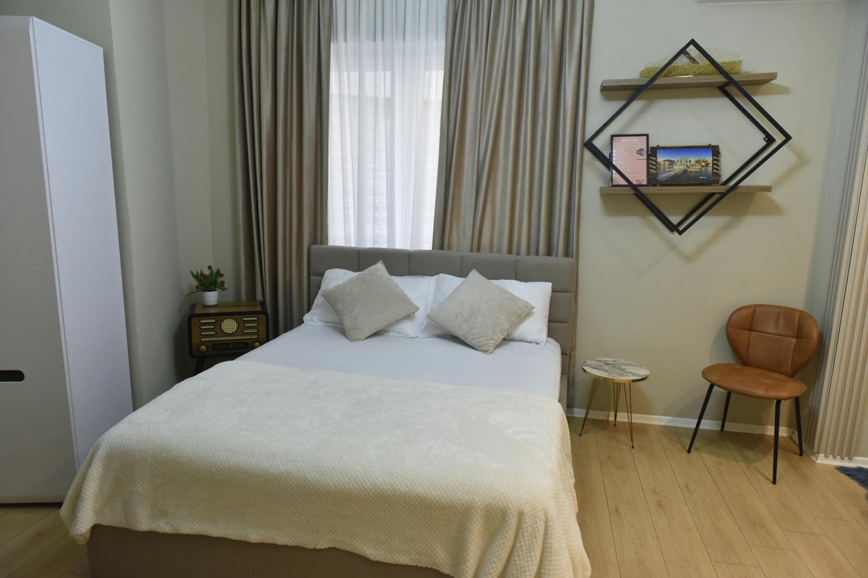 City Center Rooms and Apartments