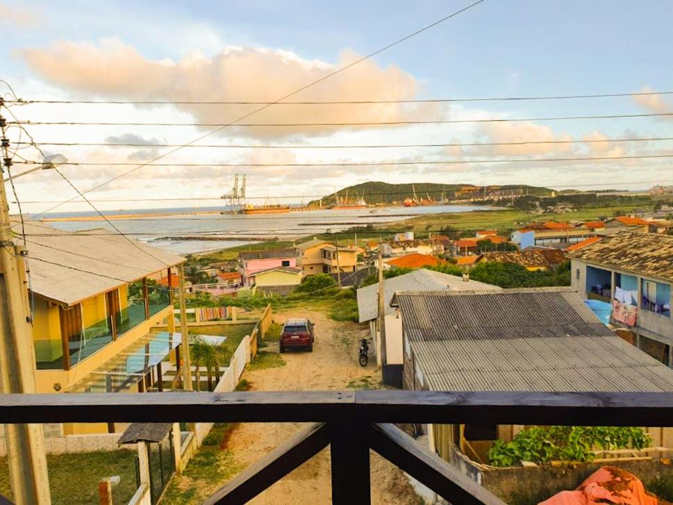Chalé com Piscina Aquecida - a 200m do Mar, Vista Panorâmica da Praia, Sala de Jogos, Academia e Área de Churrasco