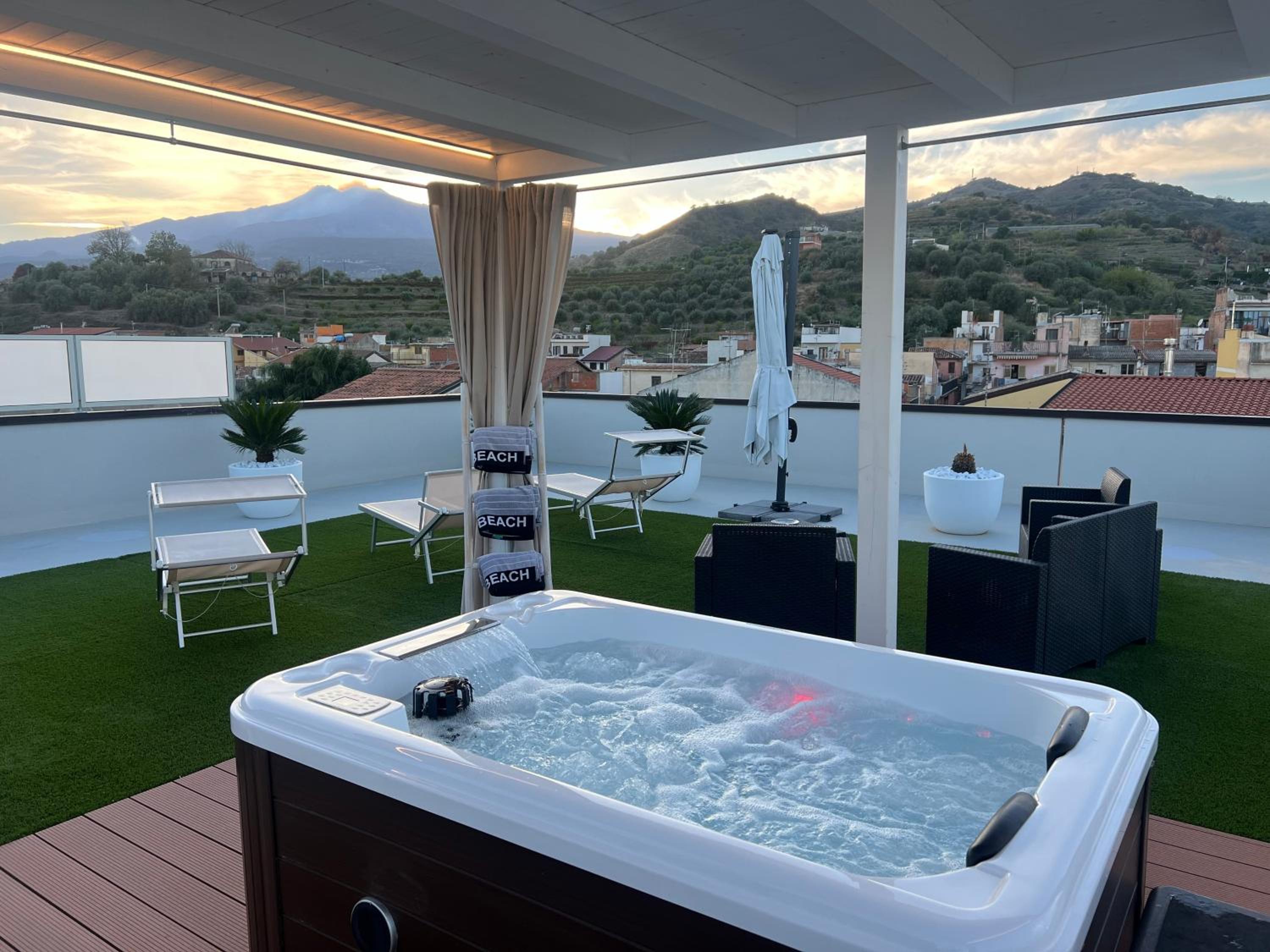 Holiday house ice honey