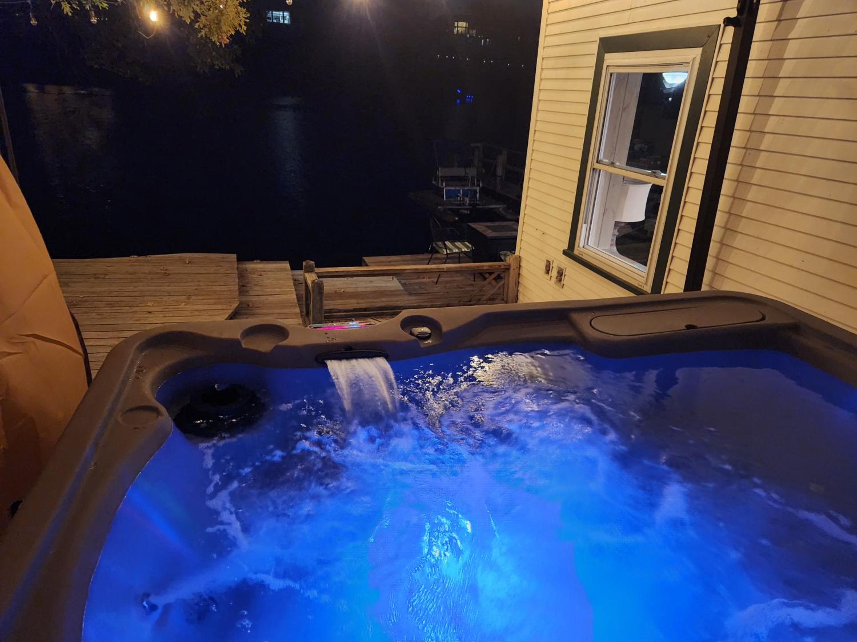 Lake Haven Chateau - Hot Tub, Game Room, Pontoon Boat, 3BR, 3 Bathroom view 4