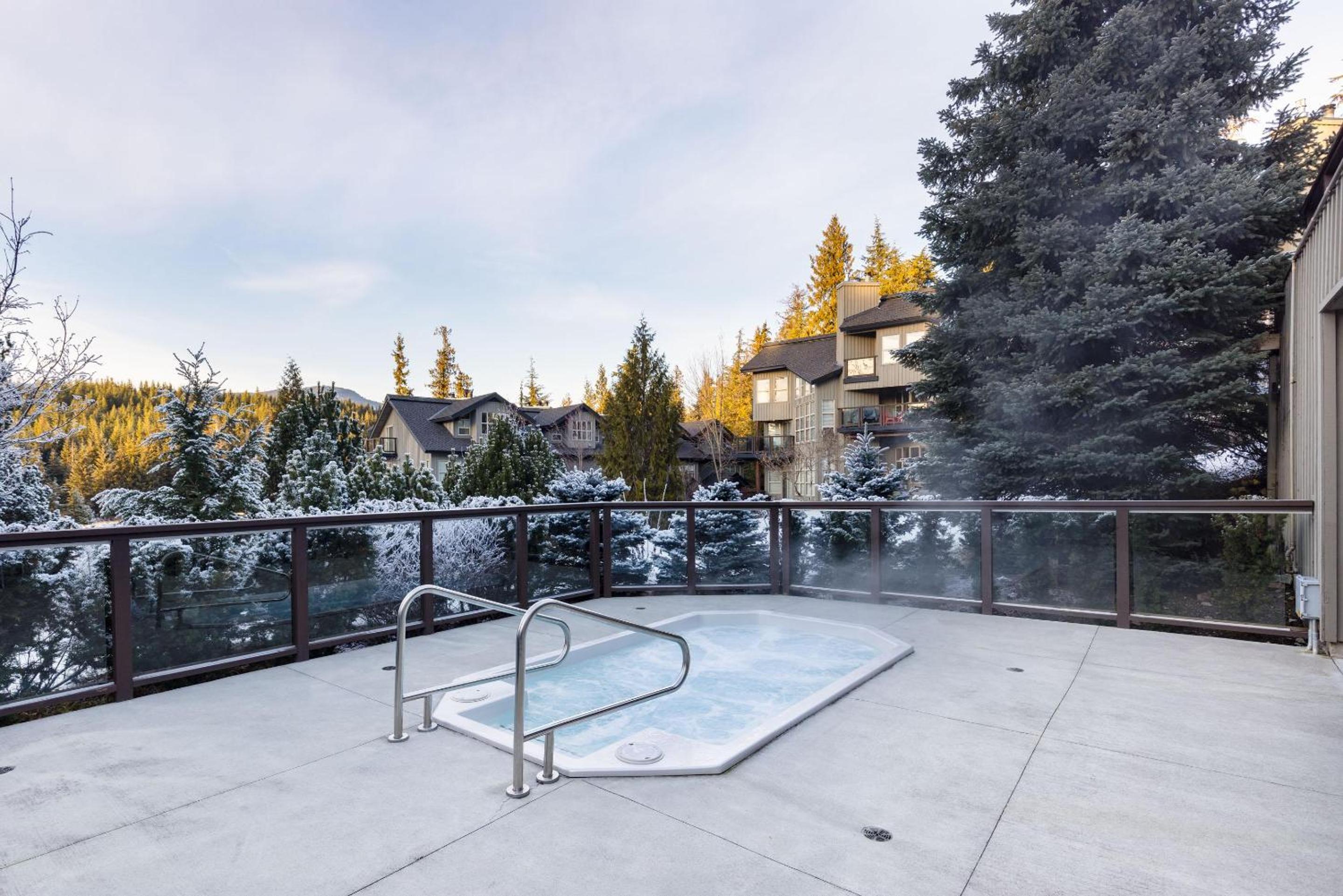 Blackcomb Greens 31 | Cozy & Bright Unit, Shuttle to Gondola, Shared Hot tub