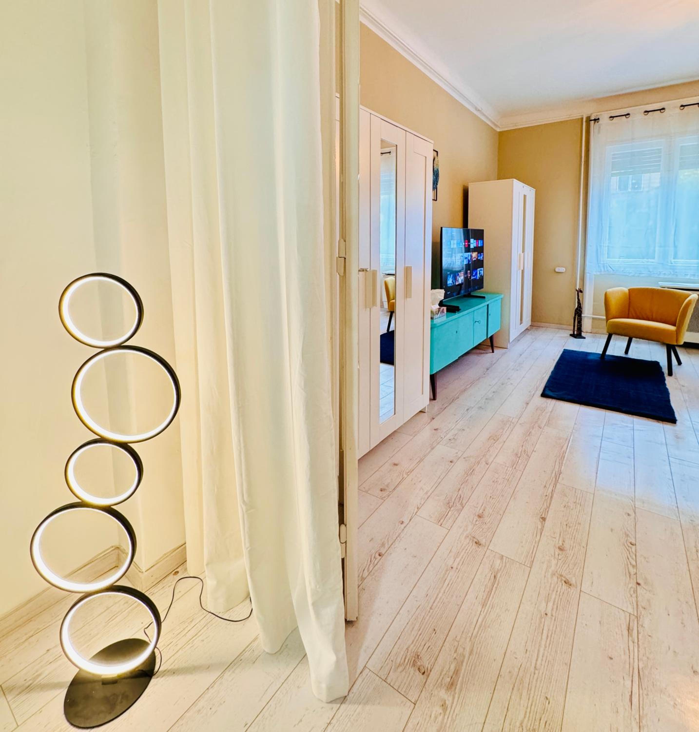 Central Comfort Oasis - District 9 view 2