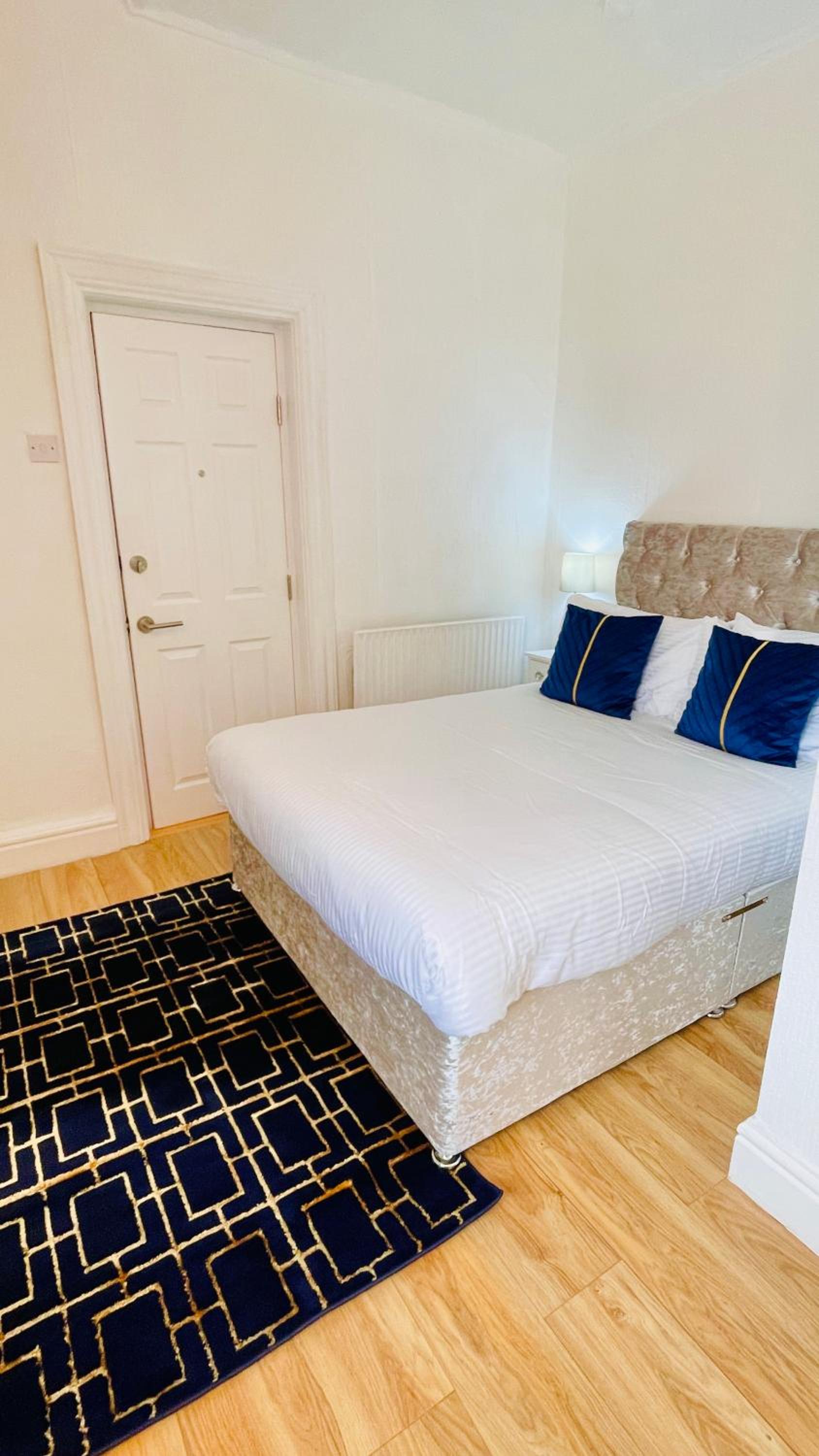 Double Room with Private Bathroom Partial Tower view 16 Havelock Street - 5 view 4