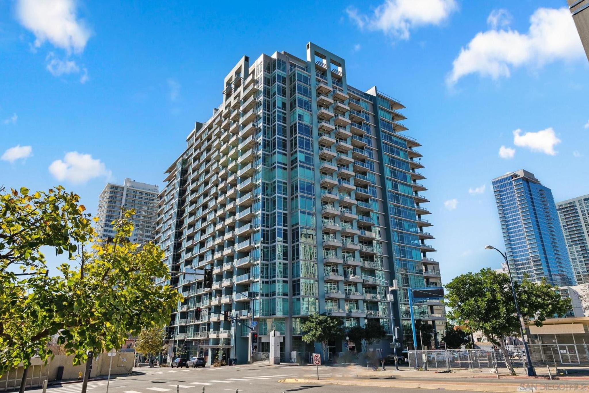 Modern 2 bedroom - chill & enjoy with rooftop deck view 3