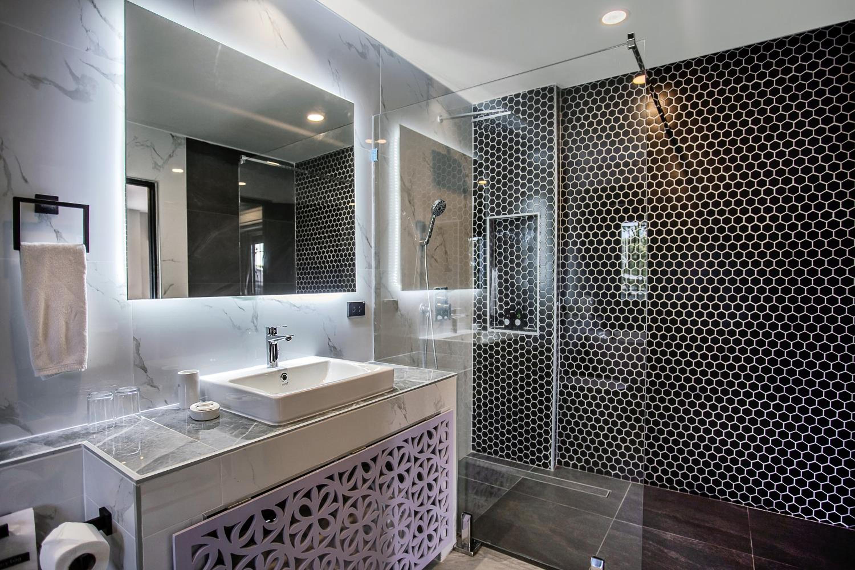 Baan Santhiya Private Pool Villas - Hotel style service with Free Tuk Tuk