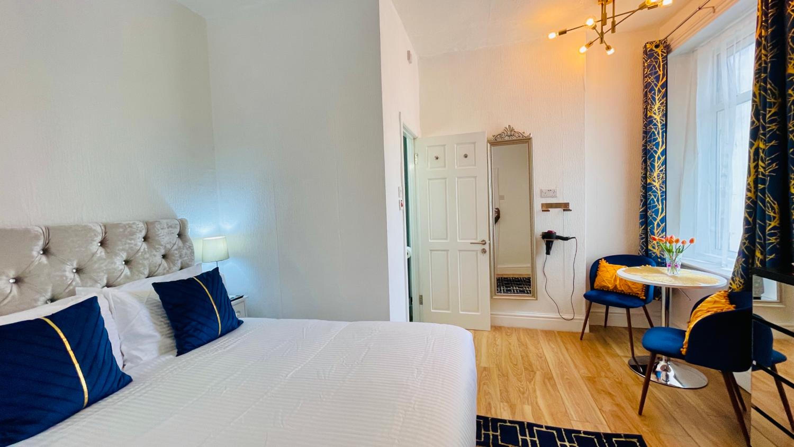 Double Room with Private Bathroom Partial Tower view 16 Havelock Street - 5 view 2