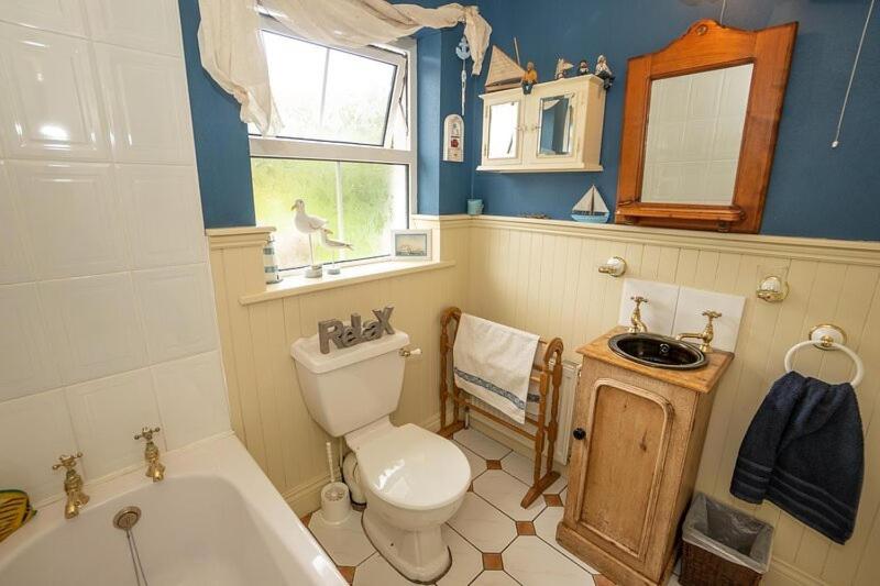 Herons Cove Cottage - Property Image 28