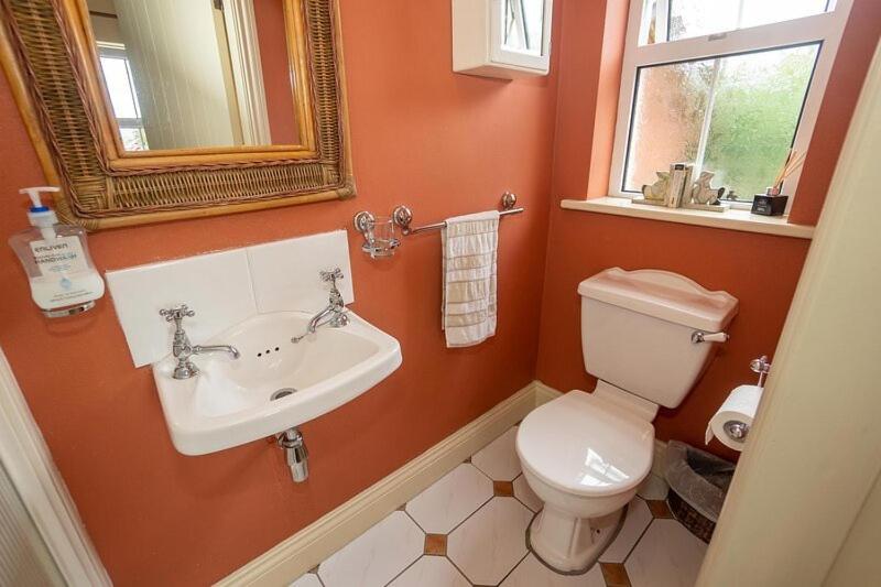 Herons Cove Cottage - Property Image 13