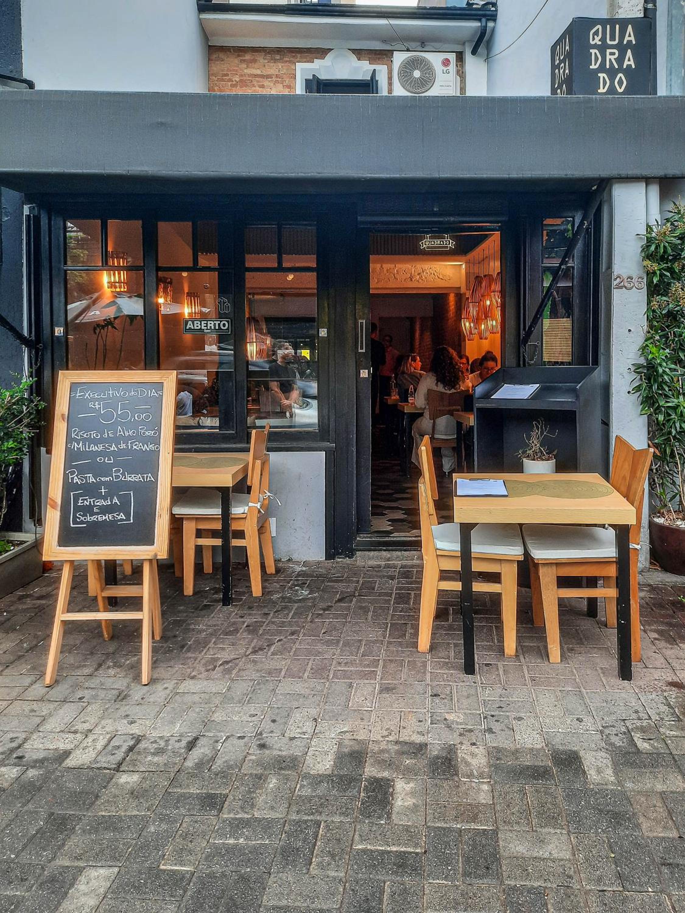 Predio com rooftop e cafe da manha ao lado da Faria Lima - JFL