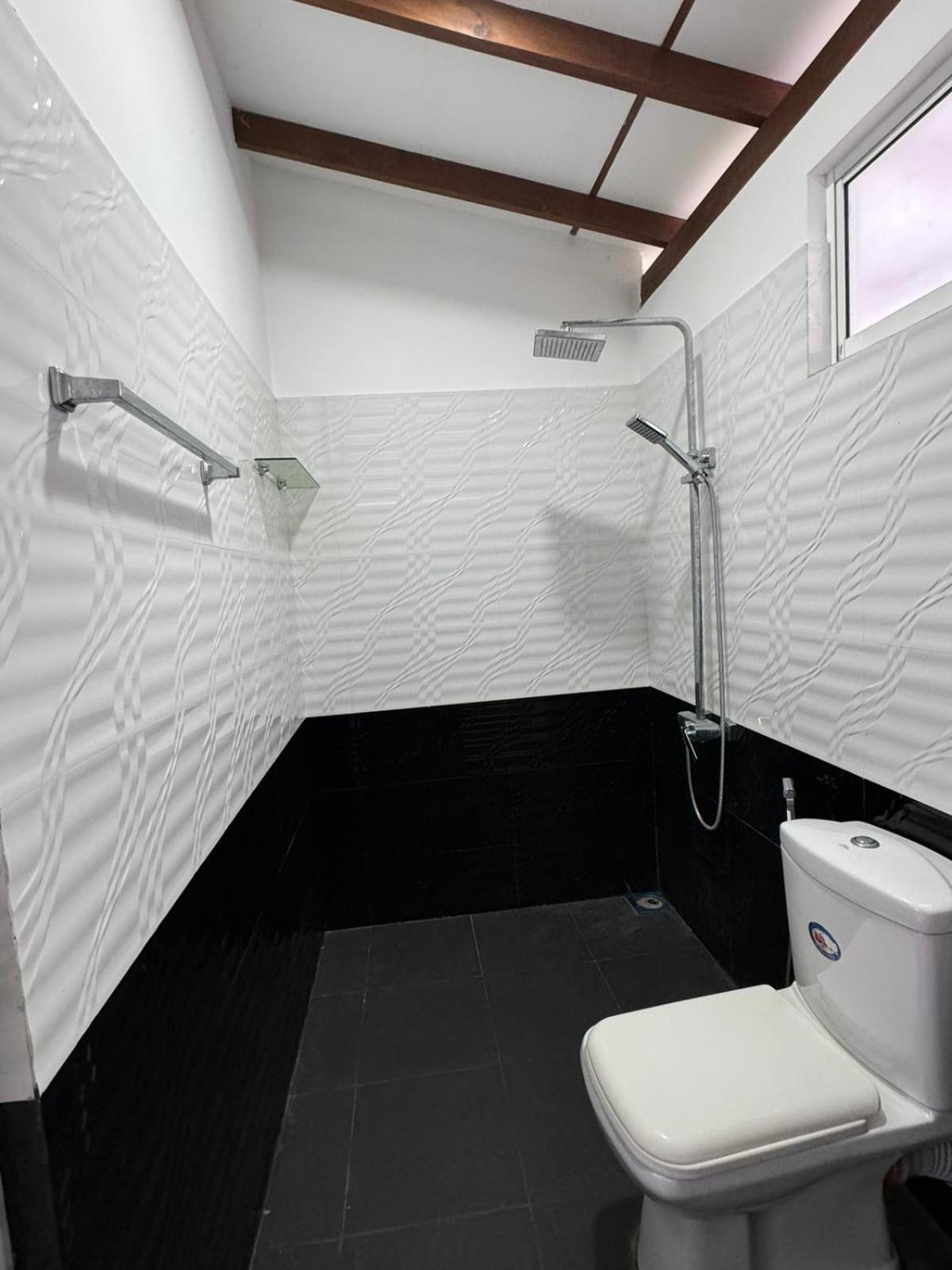 Sambo White House Hikkaduwa - 5BD Entire Villa