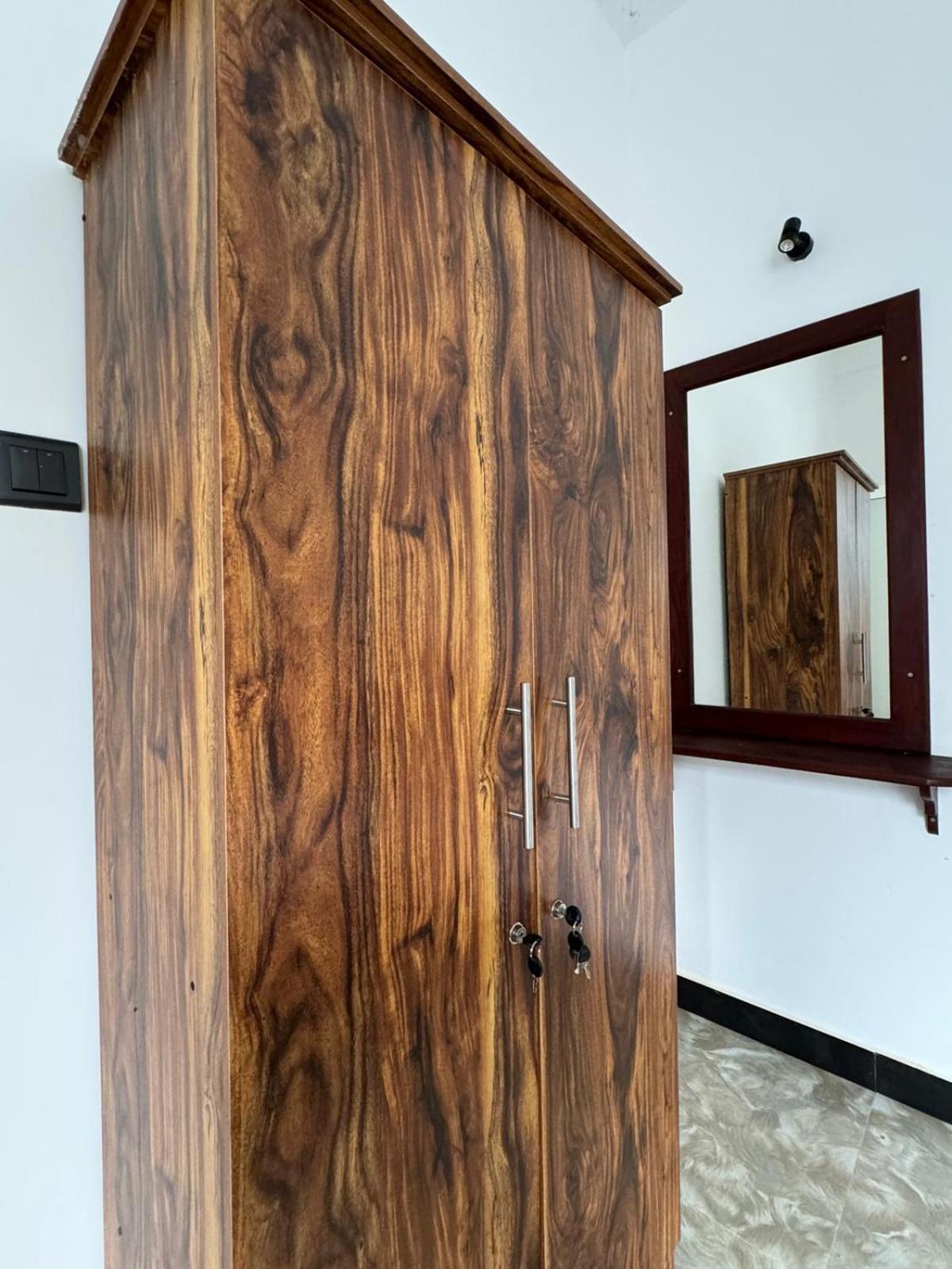 Sambo White House Hikkaduwa - 5BD Entire Villa