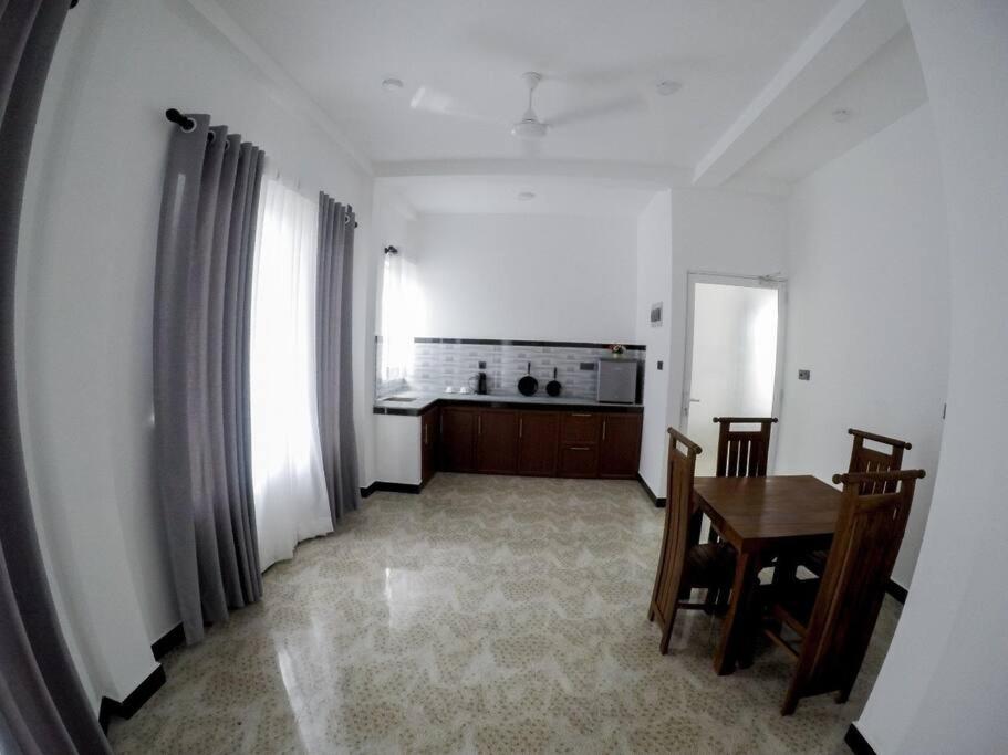 Sambo White House Hikkaduwa - 5BD Entire Villa