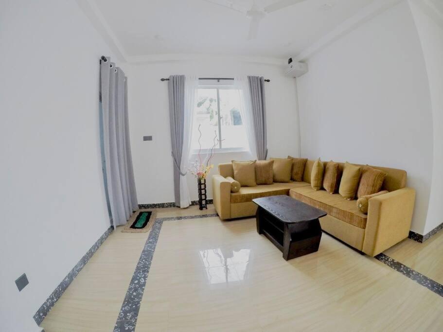 Sambo White House Hikkaduwa - 5BD Entire Villa