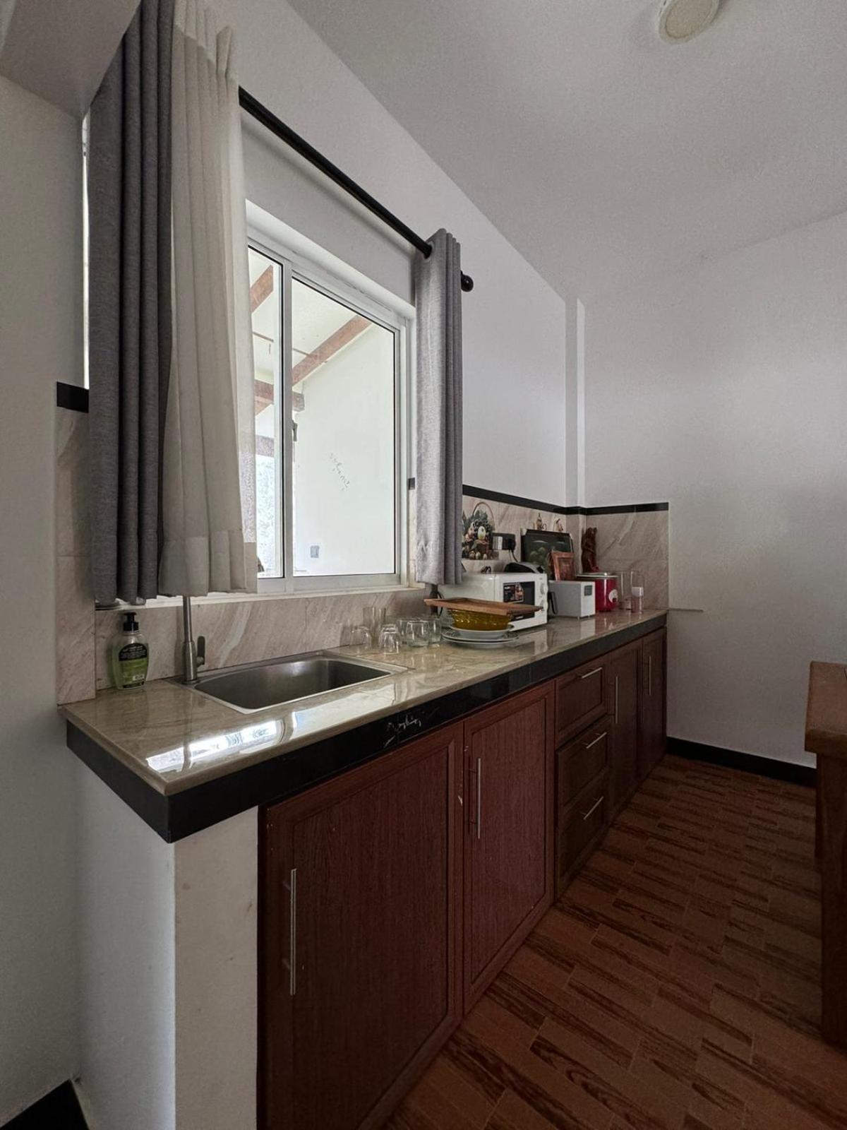 Sambo White House Hikkaduwa - 5BD Entire Villa