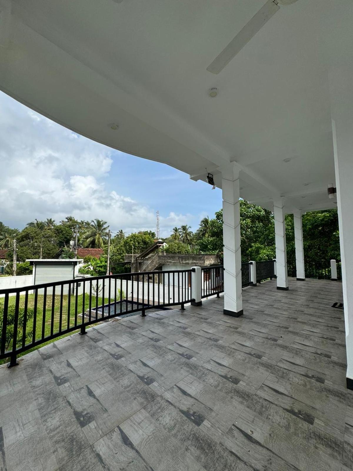 Sambo White House Hikkaduwa - 5BD Entire Villa