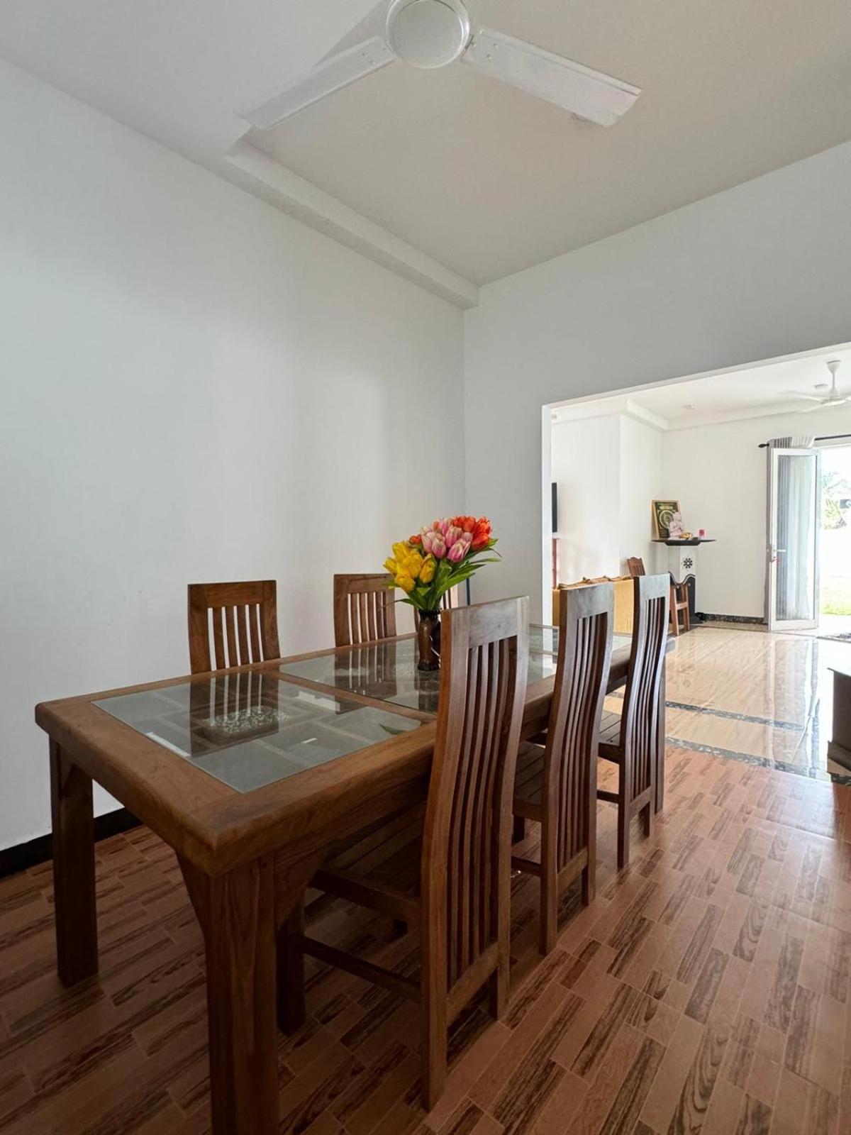 Sambo White House Hikkaduwa - 5BD Entire Villa