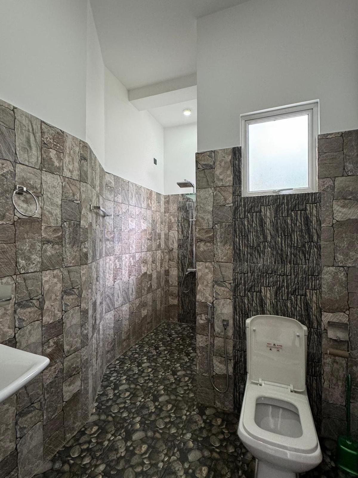 Sambo White House Hikkaduwa - 5BD Entire Villa