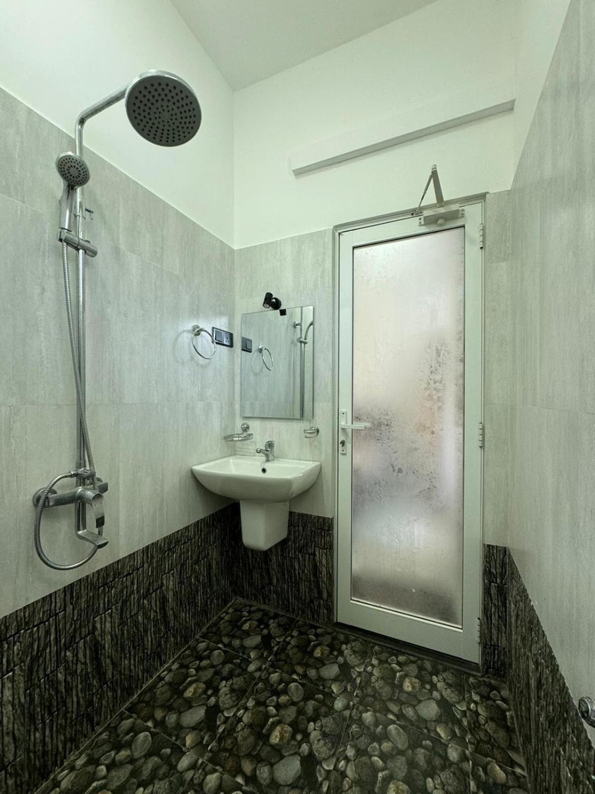 Sambo White House Hikkaduwa - 5BD Entire Villa