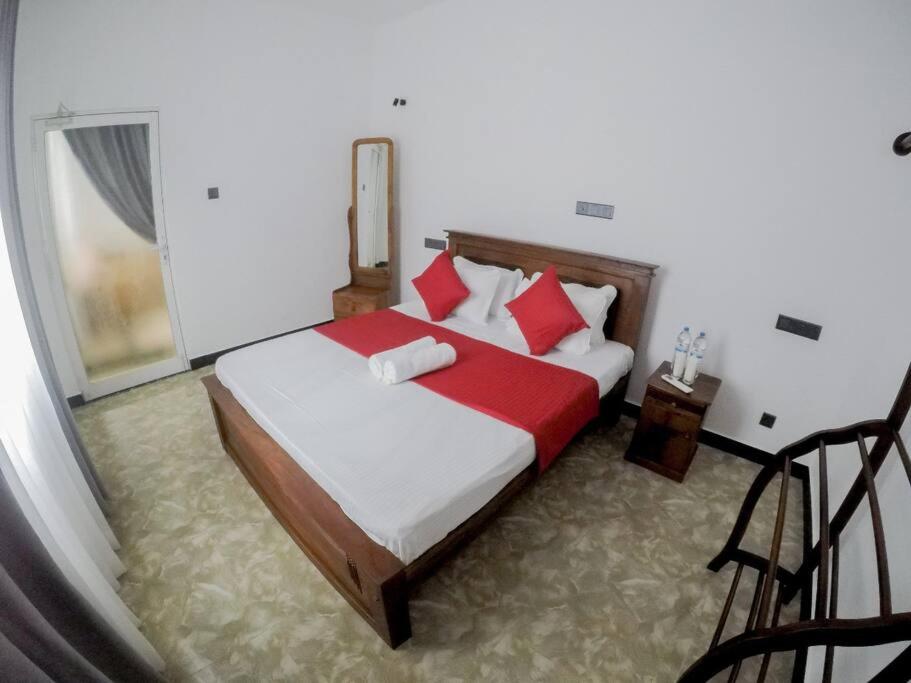 Sambo White House Hikkaduwa - 5BD Entire Villa