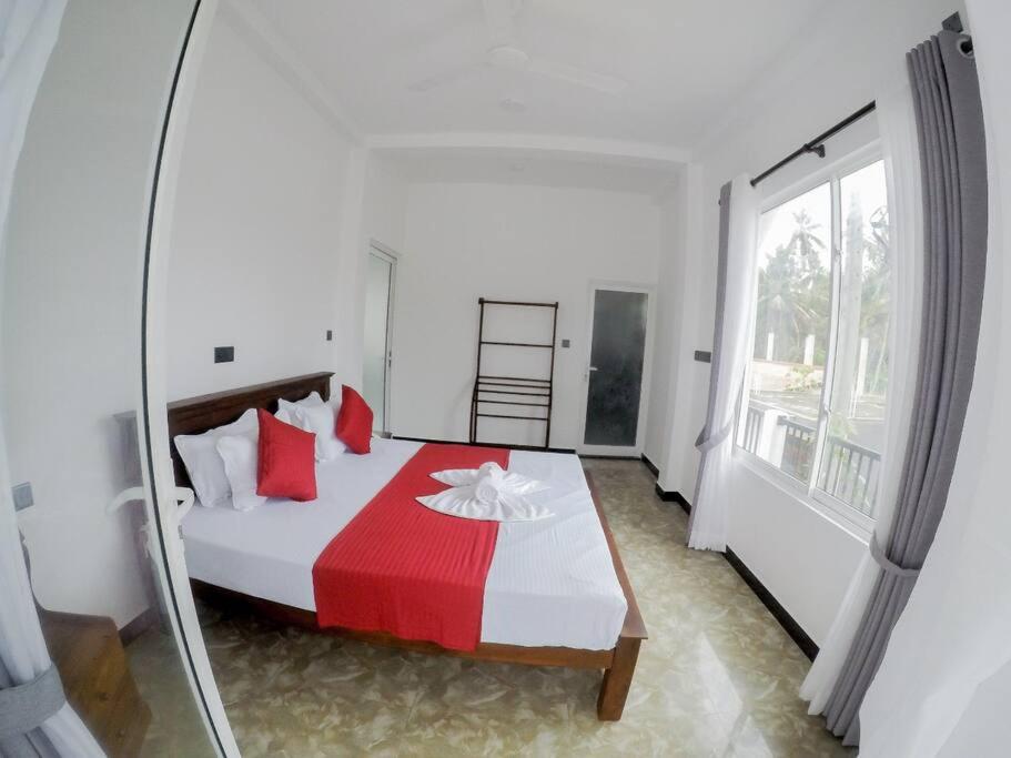Sambo White House Hikkaduwa - 5BD Entire Villa