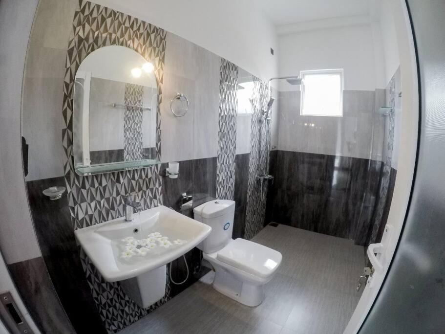 Sambo White House Hikkaduwa - 5BD Entire Villa