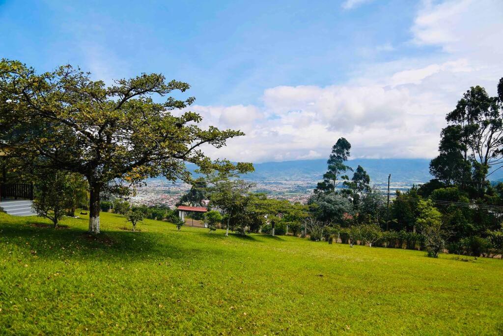 Country house with an incredible view to the city