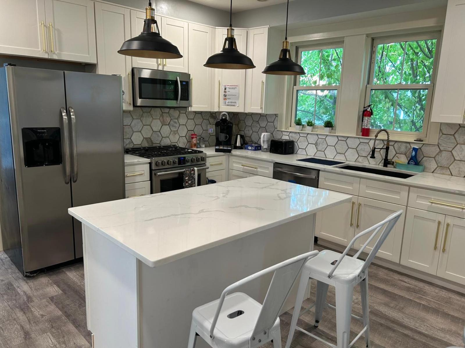 HomeStay Near Downtown Boston - Andrew Station Area