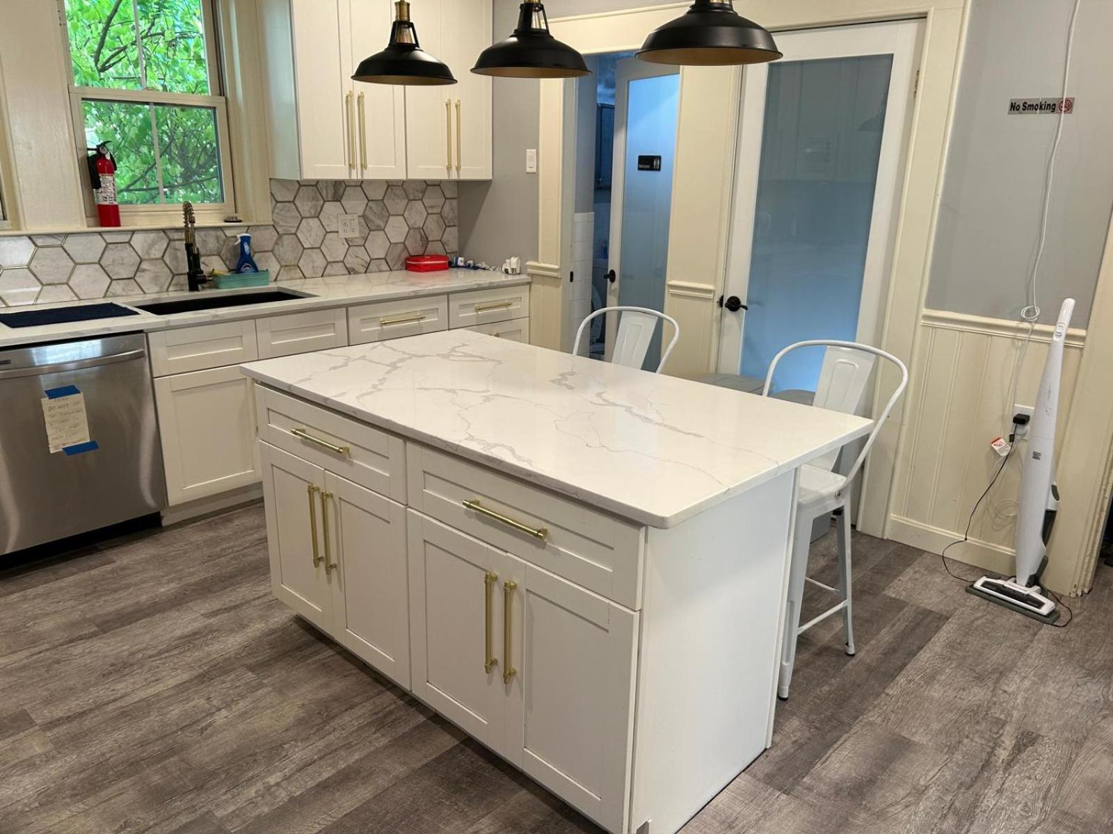 HomeStay Near Downtown Boston - Andrew Station Area