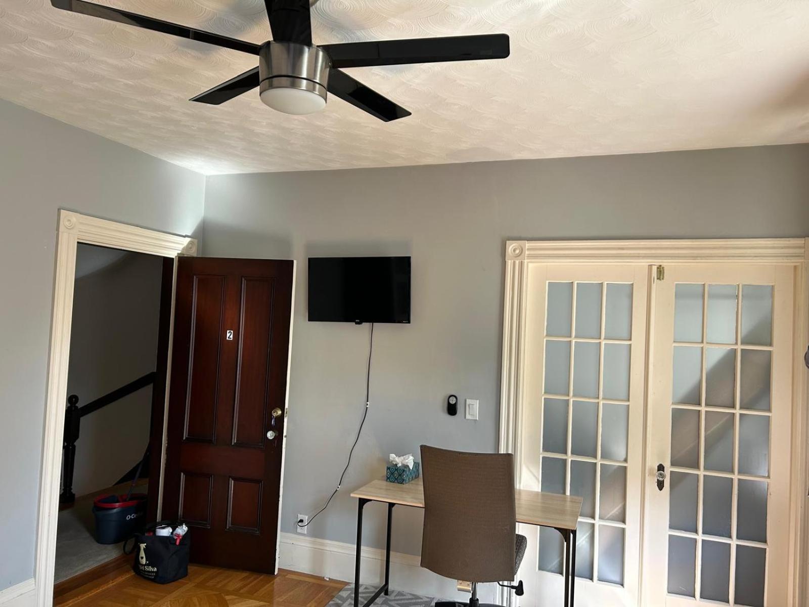 HomeStay Near Downtown Boston - Andrew Station Area
