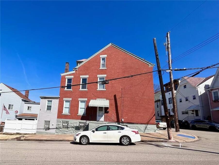 ENTIRE Big Home Close To Events - 2 Family Rooms - Kid Friendly - Private Patio & Firepit