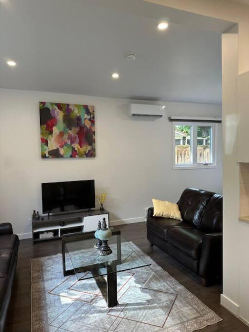New, Private Stay Downtown Ottawa - minimum 30 day stay